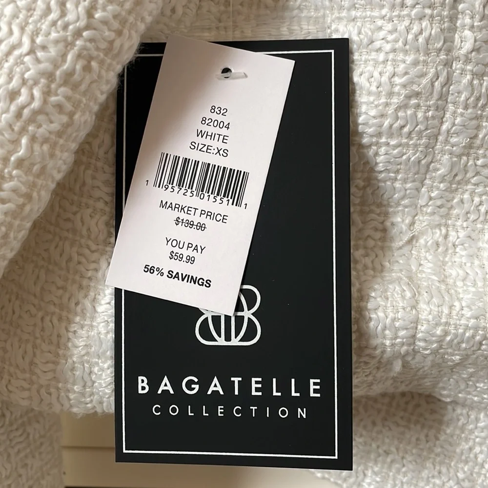 Crisp white cropped blazer - Picture 3 of 3